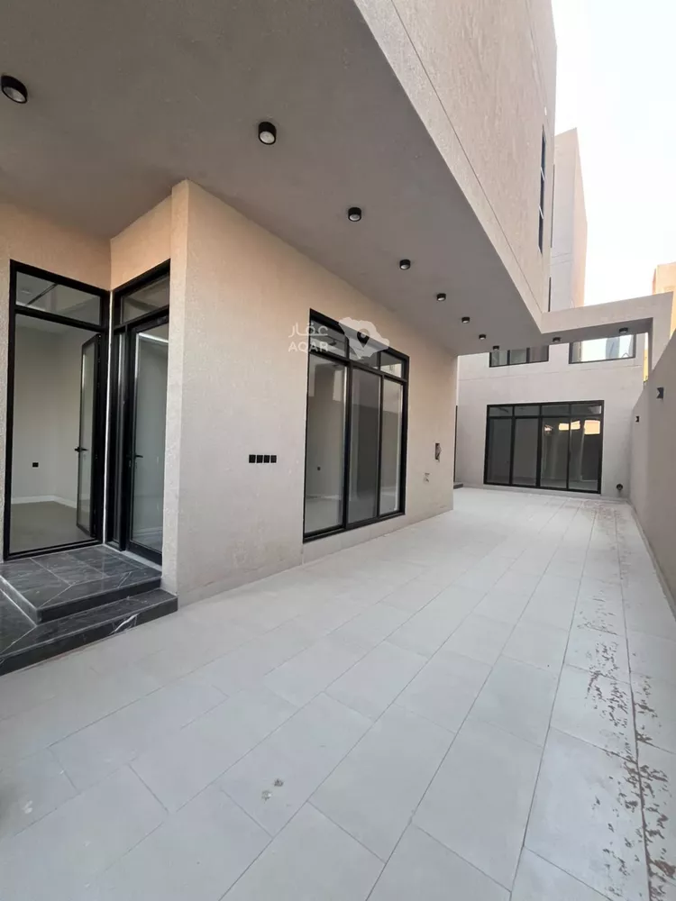 فيلا للبيع في شارع عبداللطيف بن المبارك, حي المهدية, مدينة الرياض, منطقة الرياض 8
