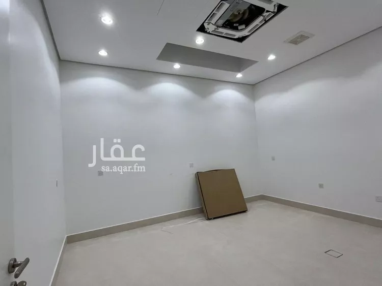 فيلا للبيع في شارع محمد بن هبه الله, حي المهدية, مدينة الرياض, منطقة الرياض 11