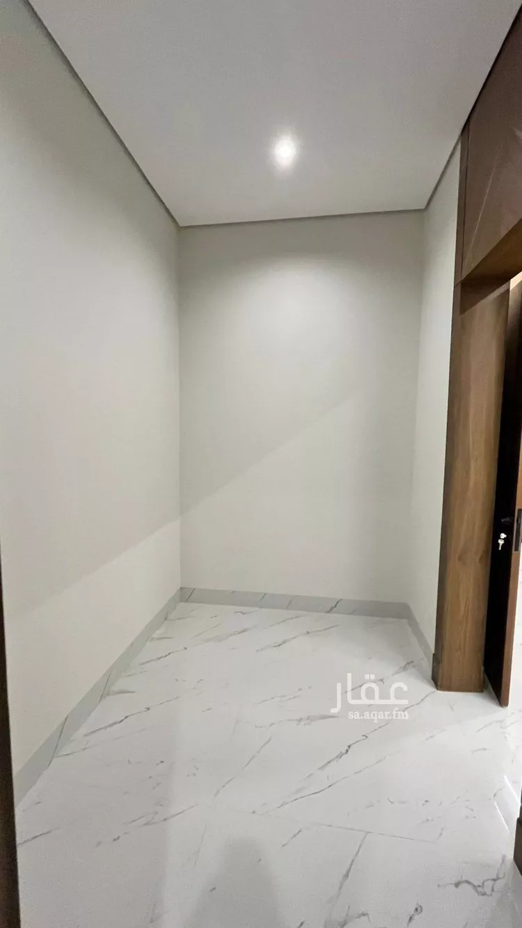 فيلا للبيع في شارع أبي الحسن الأسفرائيني, حي المهدية, مدينة الرياض, منطقة الرياض صورة 3
