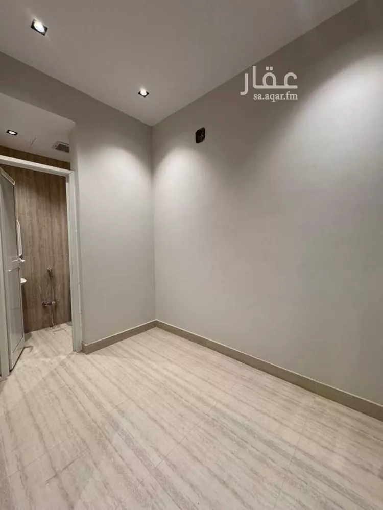 Floor for Sale in Riyadh Al Arid 8