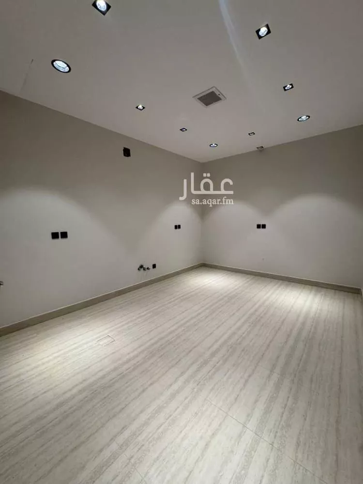 Floor for Sale in Riyadh Al Arid 9