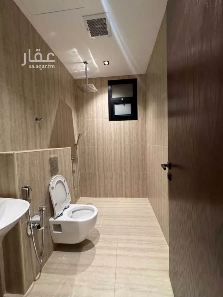 Floor for Sale in Riyadh Al Arid 10