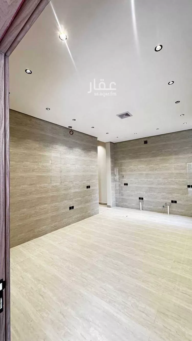 Floor for Sale in Riyadh Ar Rimal 8