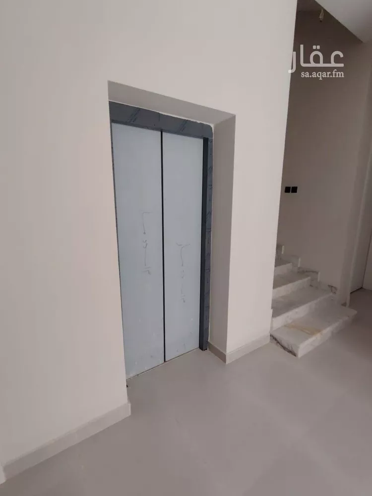 عمارة للبيع في شارع الامام عبدالله بن ثنيان ال سعود, حي الضباط, مدينة الرياض, منطقة الرياض صورة 2