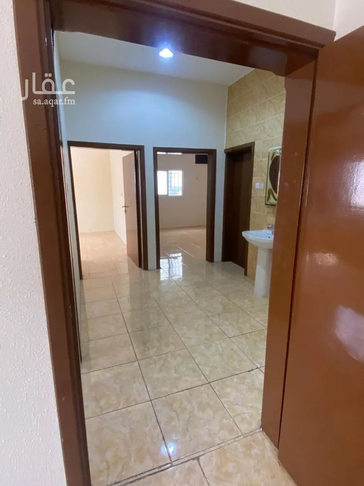 شقة للإيجار في شارع عامر ابن ابي البكير, حي العزيزية, مدينة خميس مشيط, منطقة عسير صورة 3