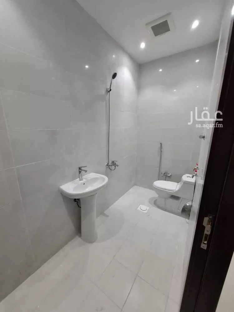 شقة للإيجار في شارع ثابت اللغوي, حي المعذر الشمالي, مدينة الرياض, منطقة الرياض 1 صورة