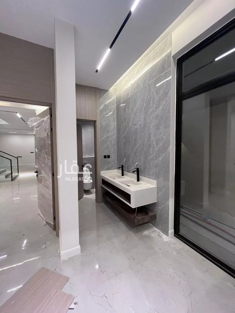 فيلا للبيع في شارع أحمد بن قطرب, حي المهدية, مدينة الرياض, منطقة الرياض صورة 5