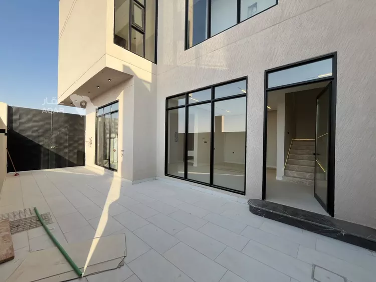 فيلا للبيع في شارع أبي الحسن الأسفرائيني, حي المهدية, مدينة الرياض, منطقة الرياض 5