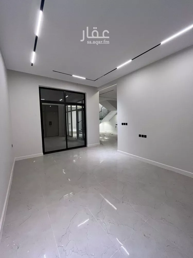 فيلا للبيع في شارع أحمد بن قطرب, حي المهدية, مدينة الرياض, منطقة الرياض صورة 4