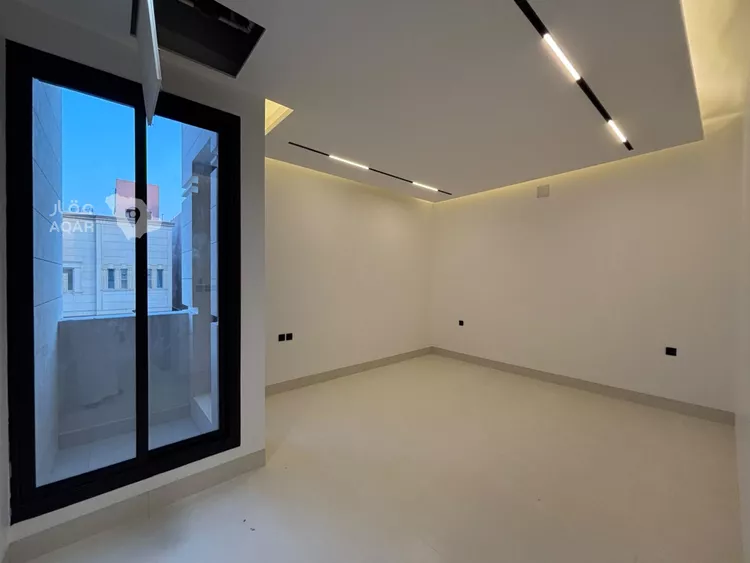 فيلا للبيع في شارع لطف بن سعد السميني, حي المهدية, مدينة الرياض, منطقة الرياض 8