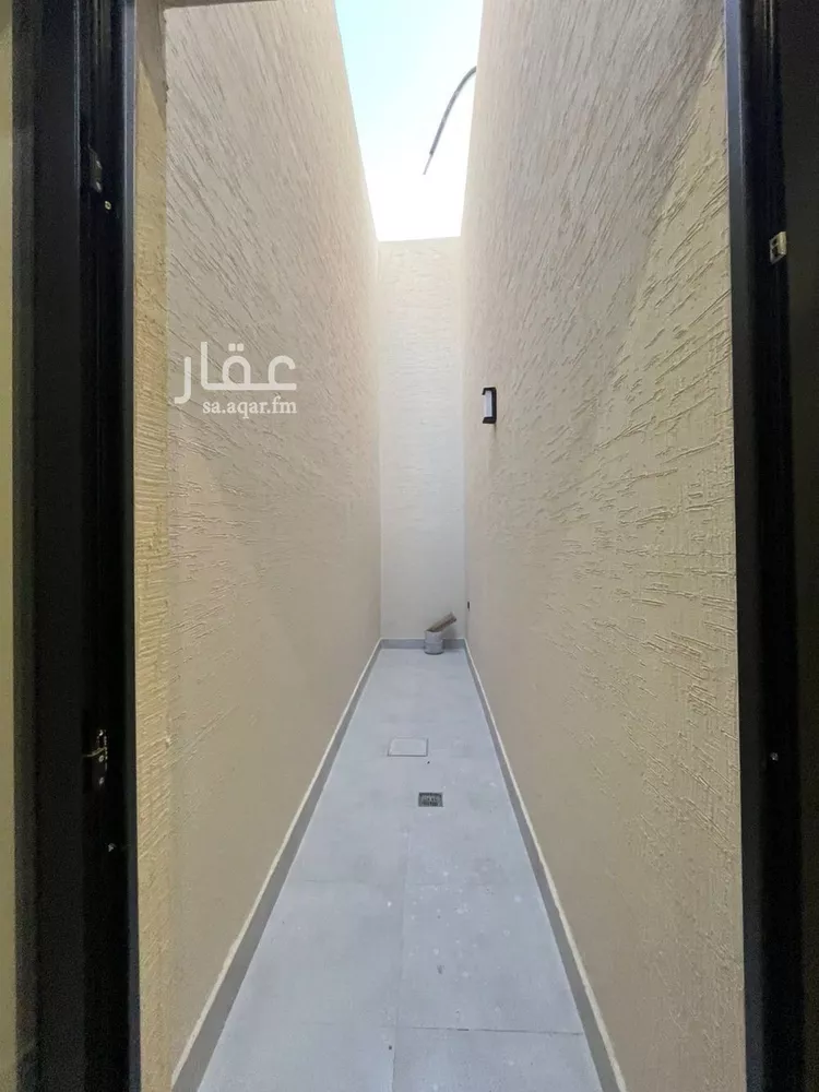 فيلا للبيع في شارع أحمد بن الحسن الأنصاري, حي المهدية, مدينة الرياض, منطقة الرياض 11