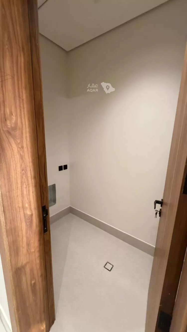 Floor for Rent in Riyadh Al Qirawan 7