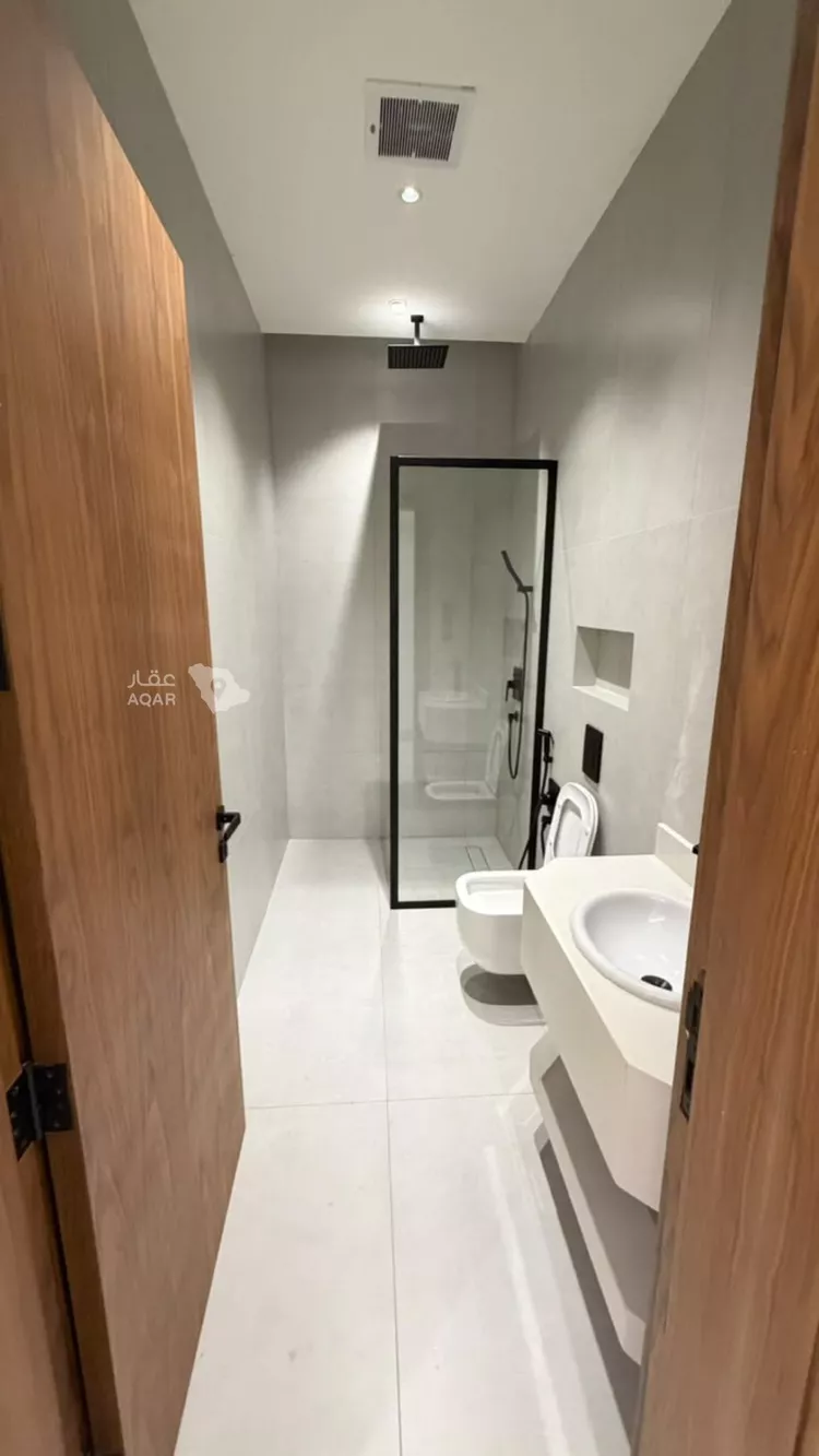 Floor for Rent in Riyadh Al Qirawan 11