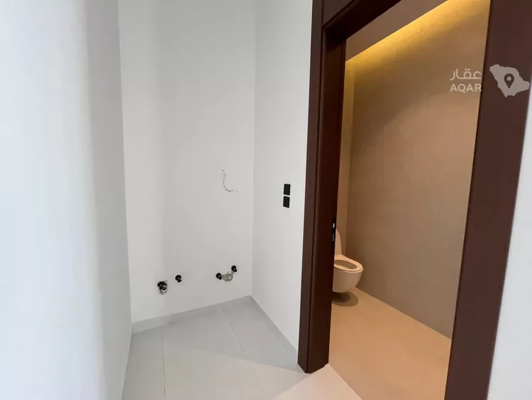 فيلا للبيع في شارع أحمد بن الحسن الأنصاري, حي المهدية, مدينة الرياض, منطقة الرياض 8
