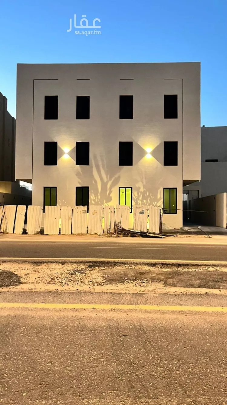 عمارة للبيع في شارع عمير بن سنان بن عرفطة, حي المهدية, مدينة الرياض, منطقة الرياض صورة 2