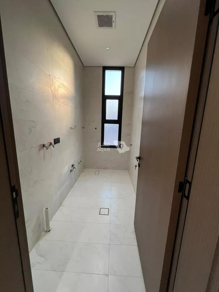 عمارة للبيع في شارع أحمد بن هاشم, حي المهدية, مدينة الرياض, منطقة الرياض 7