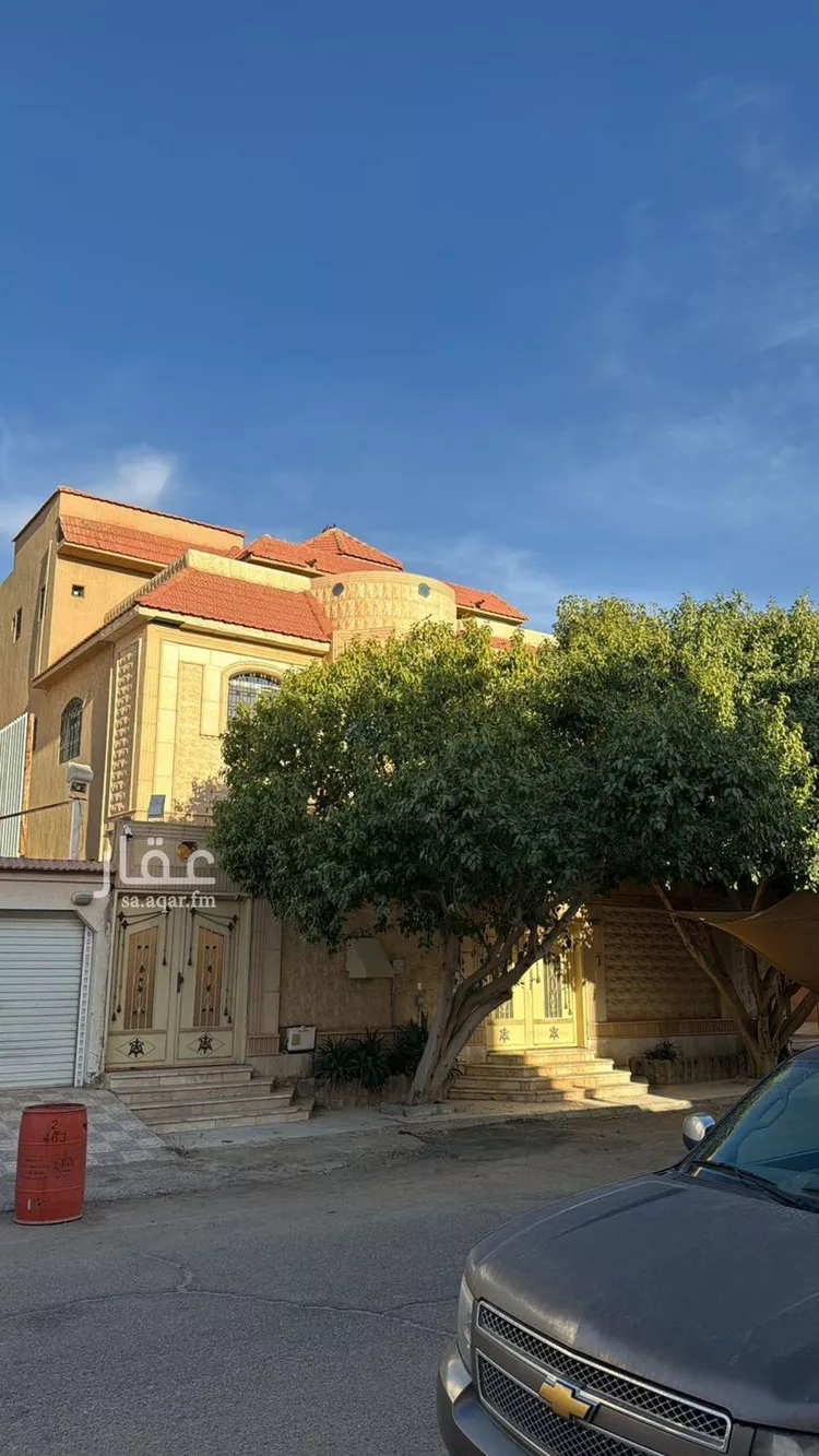 فيلا للبيع في شارع عبدالرحمن ابن عامر, حي الإسكان, مدينة بريدة, منطقة القصيم صورة 2