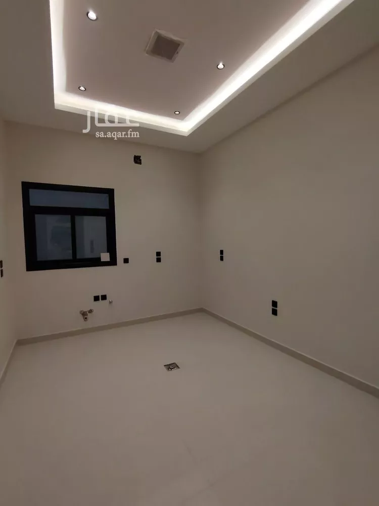 فيلا للبيع في شارع عبيدالله الثقفي, حي المهدية, مدينة الرياض, منطقة الرياض 12