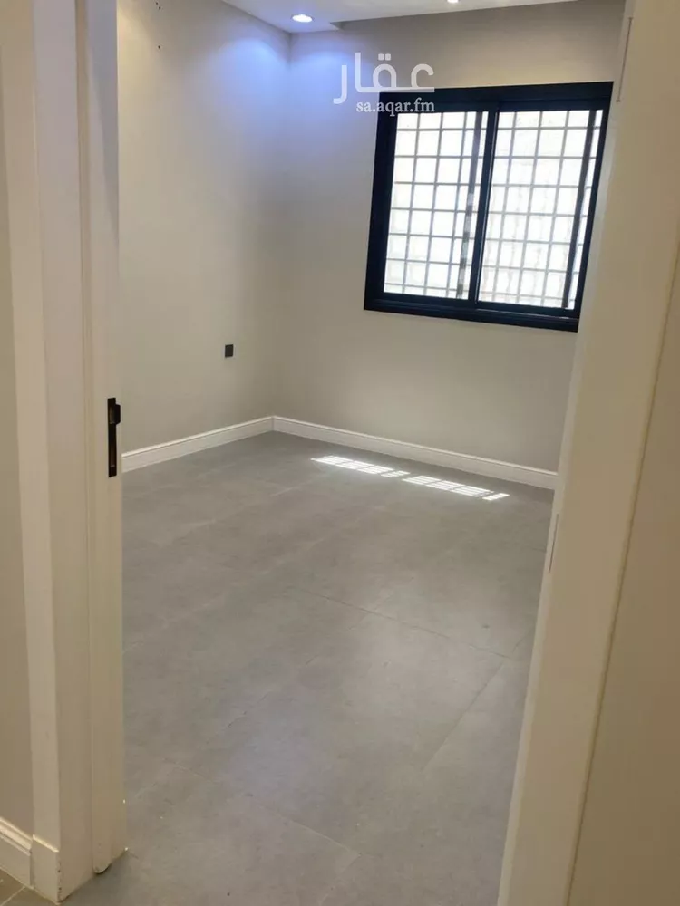 Floor for Sale in Riyadh Al Mahdiyah 7