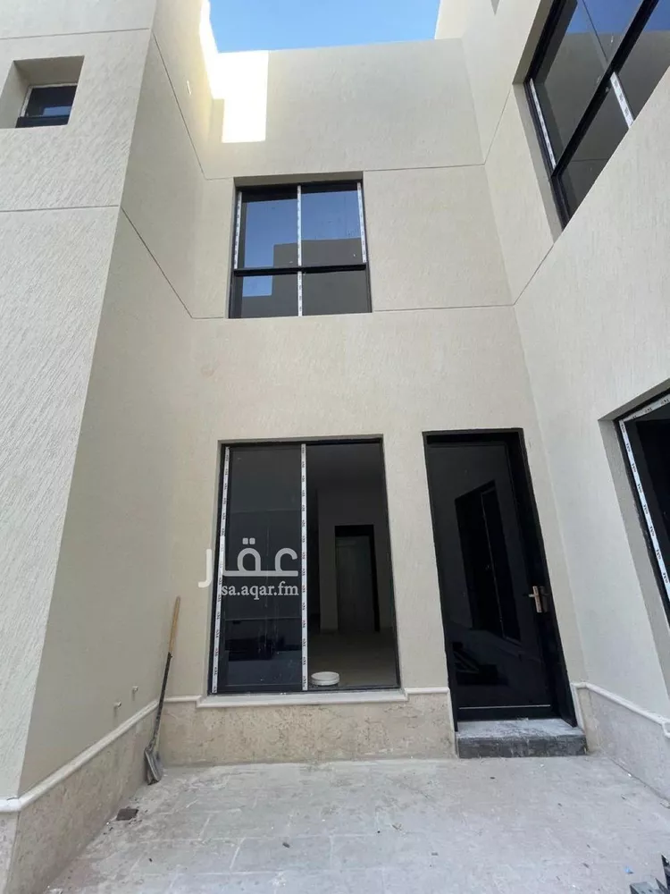 فيلا للبيع في شارع أبي عبدالله محمد بن أيوب, حي المهدية, مدينة الرياض, منطقة الرياض صورة 3