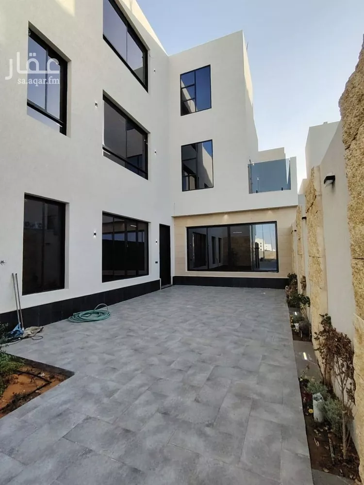 فيلا للبيع في شارع عبدالله بن إبراهيم الشرقاوي, حي المهدية, مدينة الرياض, منطقة الرياض صورة 2