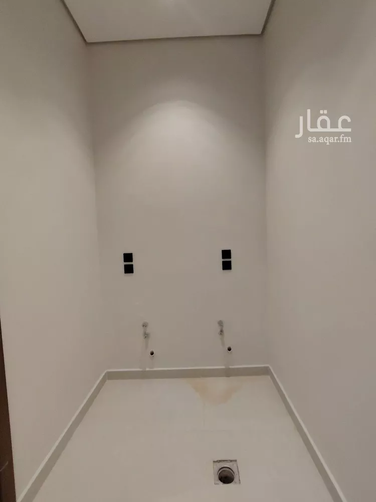 فيلا للبيع في شارع عبيدالله الثقفي, حي المهدية, مدينة الرياض, منطقة الرياض 24
