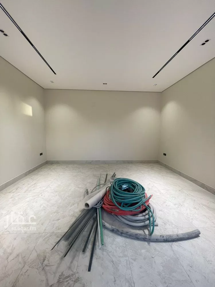 فيلا للبيع في شارع أبي الشيخ الأصبهاني, حي المهدية, مدينة الرياض, منطقة الرياض صورة 4