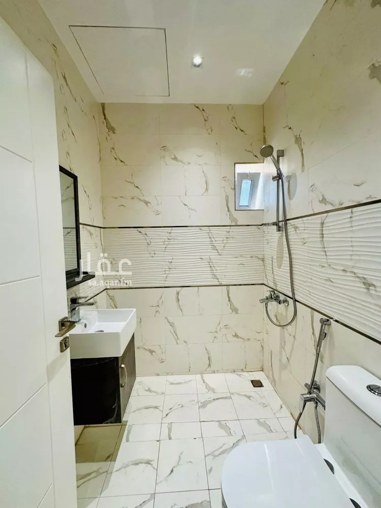 Floor for Rent in Riyadh Al Mahdiyah 18
