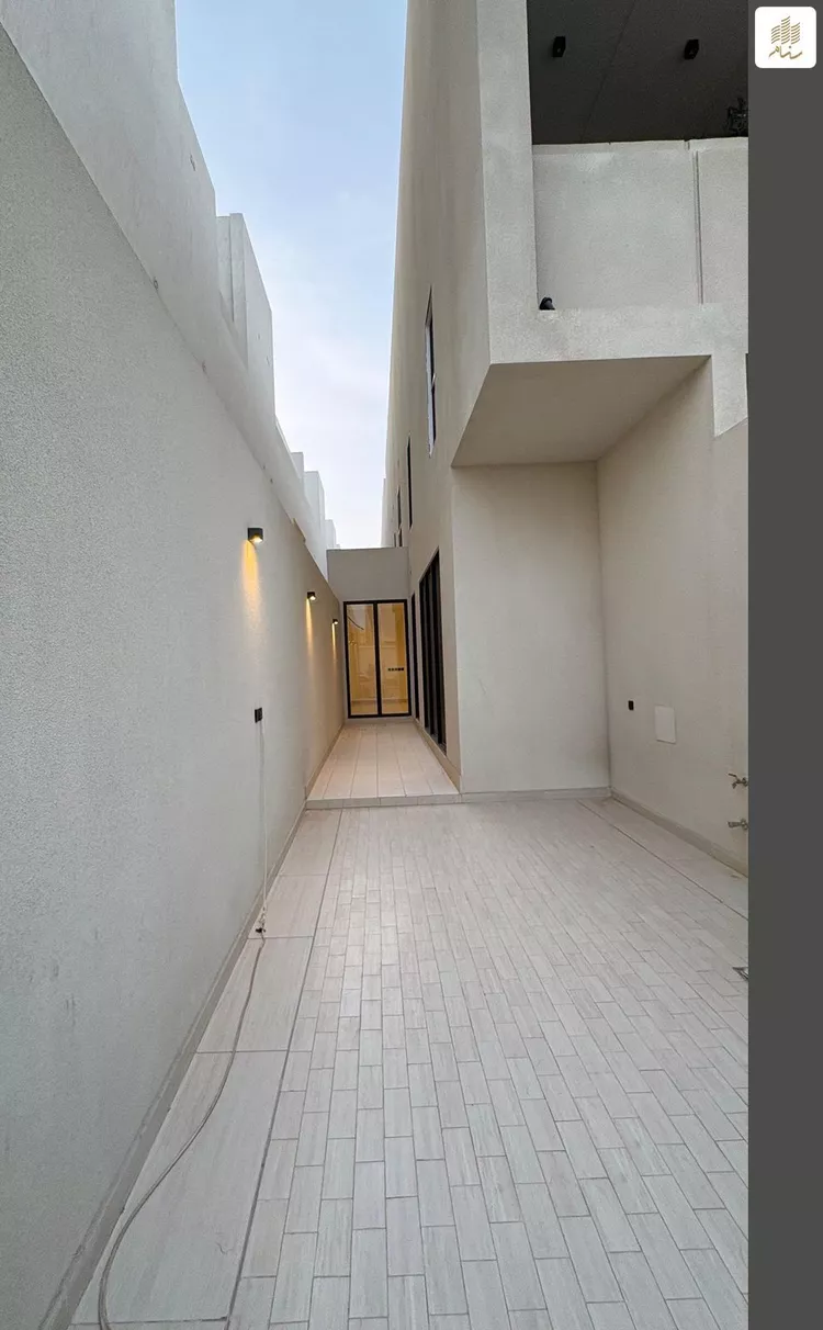 دور للبيع في شارع الفروسية, حي الربيع, مدينة الرياض, منطقة الرياض صورة 2