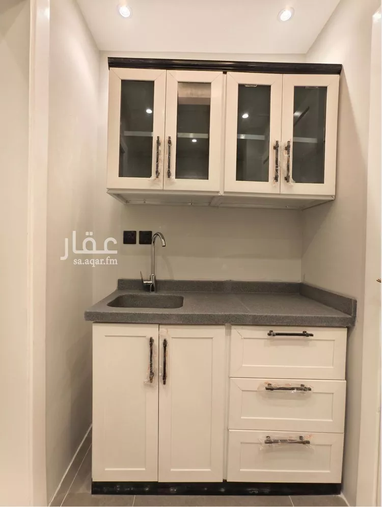 شقة للإيجار في شارع حمد الجاسر, حي الورود, مدينة الرياض, منطقة الرياض 14