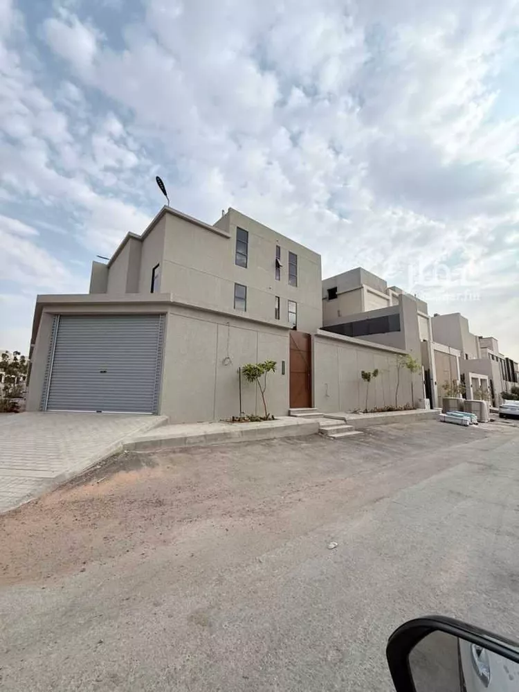 Villa for Sale in Riyadh Al Qirawan