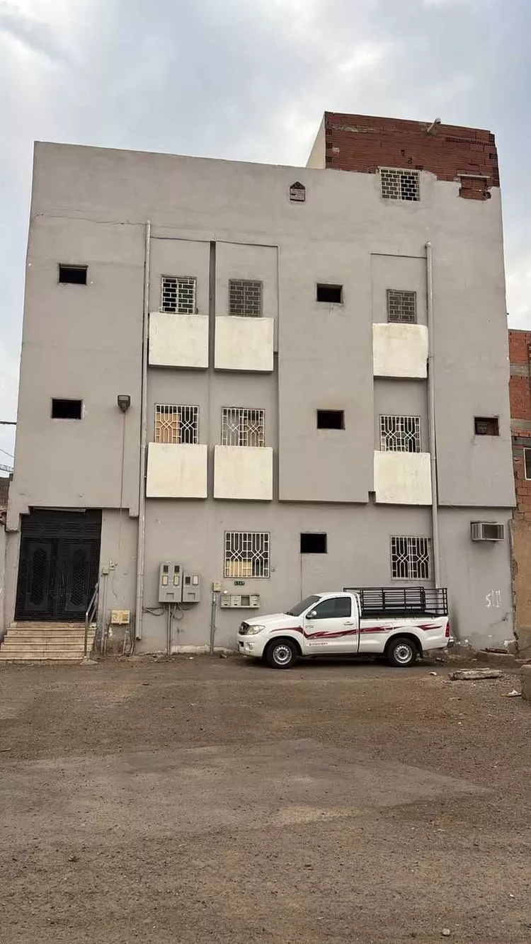 Building for Sale in Medina Al Aridh