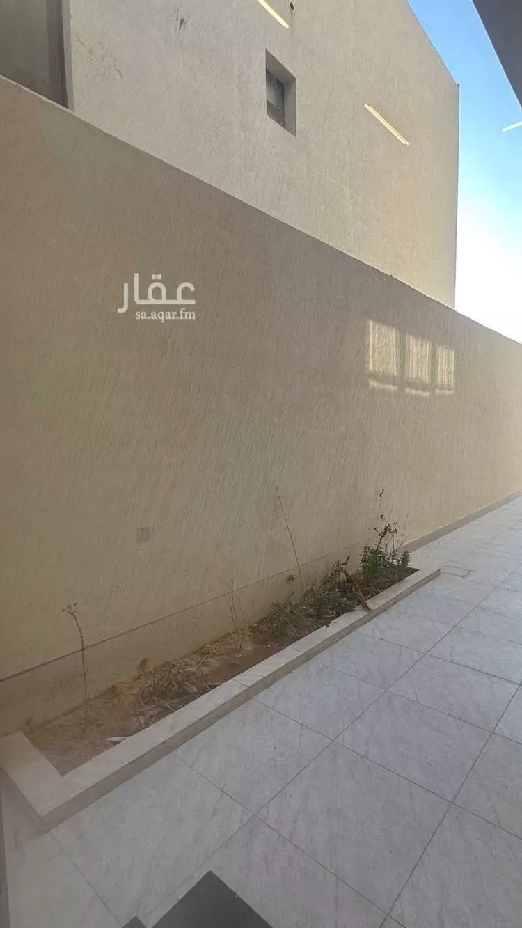 Floor for Sale in Riyadh Al Janadriyah