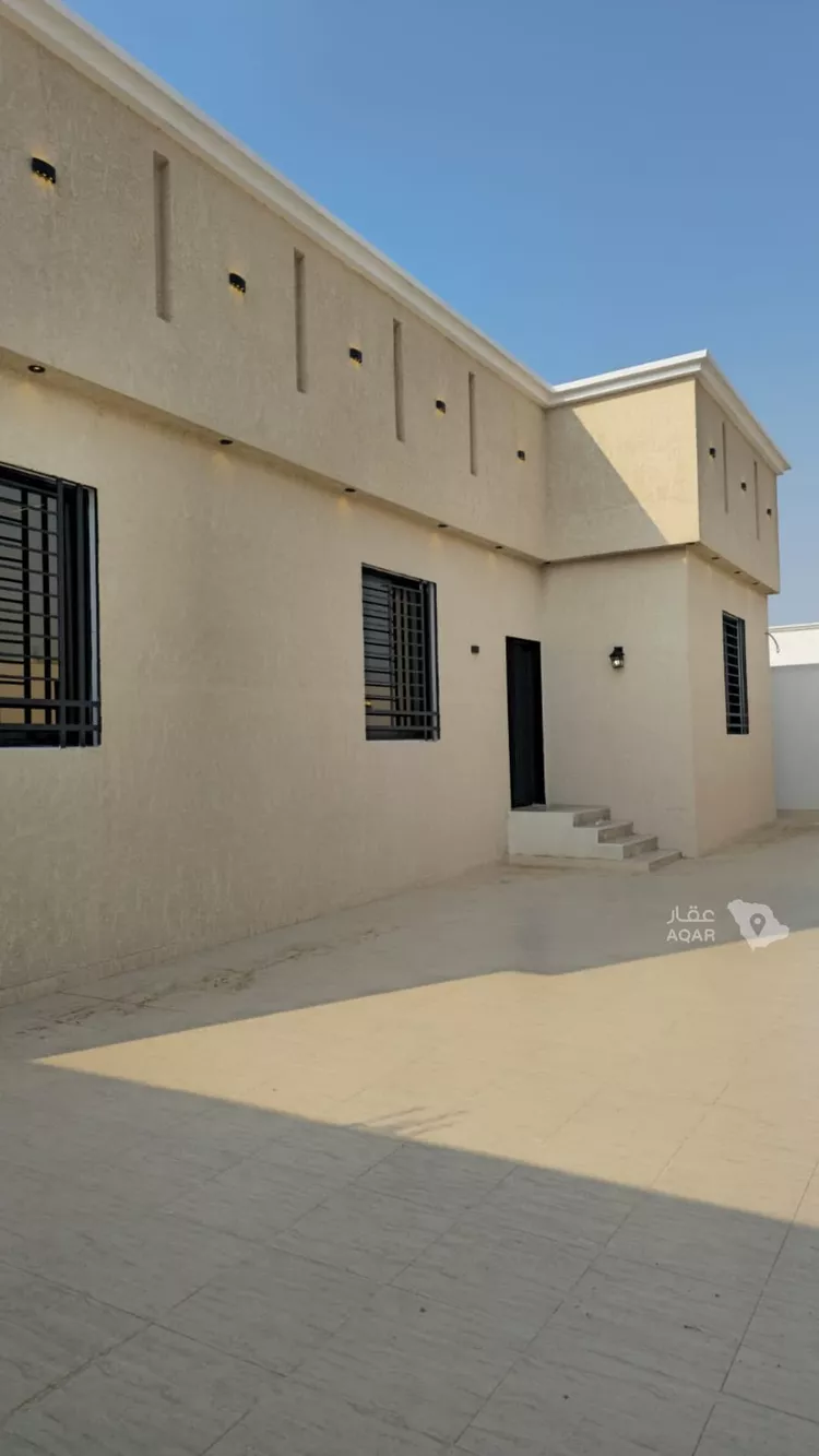 Floor for Sale in Baish ALKHALIDIYA DIST 8