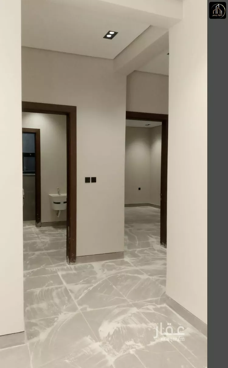 دور للبيع في شارع العينين, حي إشبيلية, مدينة الرياض, منطقة الرياض صورة 5