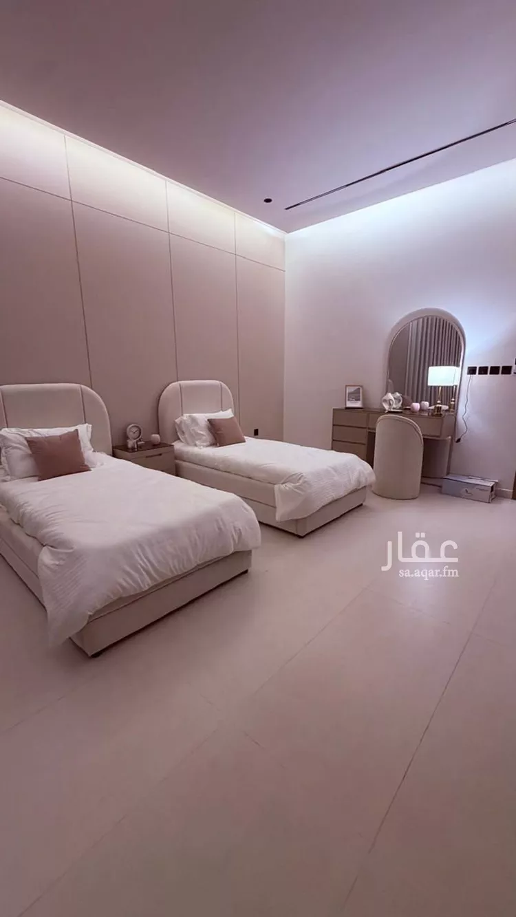دور للبيع في شارع هارون الصحراوي, حي عكاظ, مدينة الرياض, منطقة الرياض