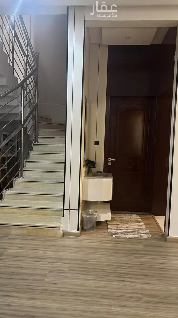 دور للبيع في شارع إسحاق بن مخلد, حي عكاظ, مدينة الرياض, منطقة الرياض صورة 2