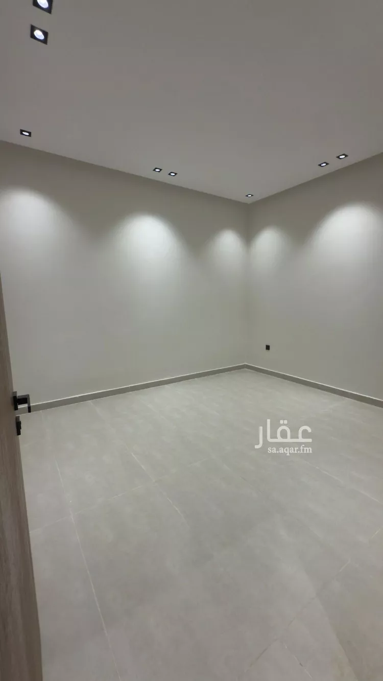 دور للبيع في شارع حسين بن صديق دحلان, حي عكاظ, مدينة الرياض, منطقة الرياض صورة 5