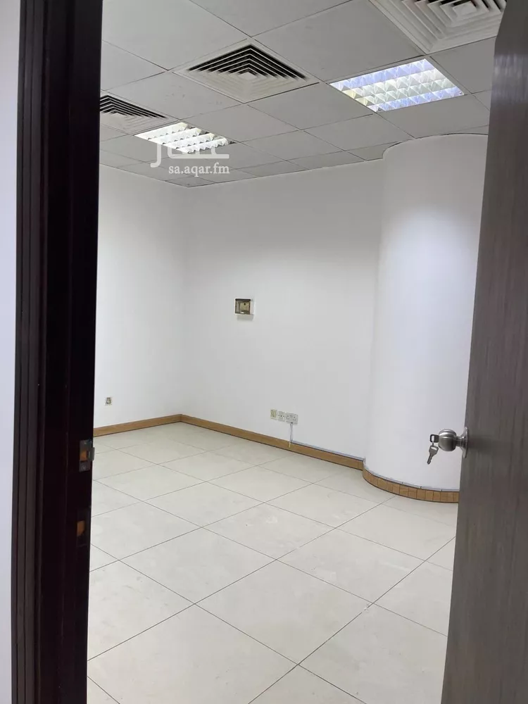 مكتب تجاري للإيجار في شارع الامير عبدالعزيز بن مساعد بن جلوي, حي المربع, مدينة الرياض, منطقة الرياض صورة 4