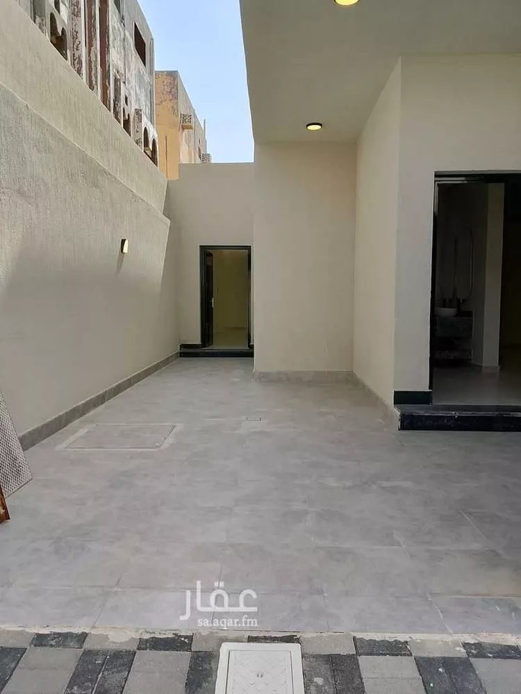 فيلا للبيع في شارع عازب بن الحارث, حي أحد, مدينة الدمام, المنطقة الشرقية صورة 2