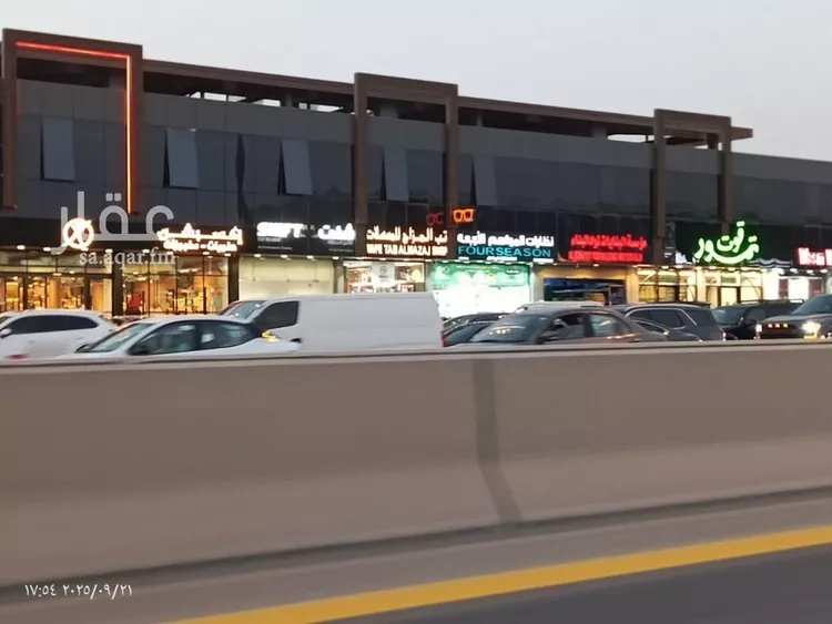 مكتب تجاري للإيجار في شارع انس بن مالك, حي الياسمين, مدينة الرياض, منطقة الرياض صورة 2