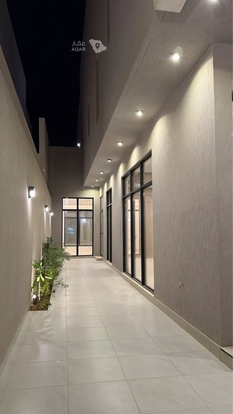Floor for Sale in Riyadh Al Janadriyah 5