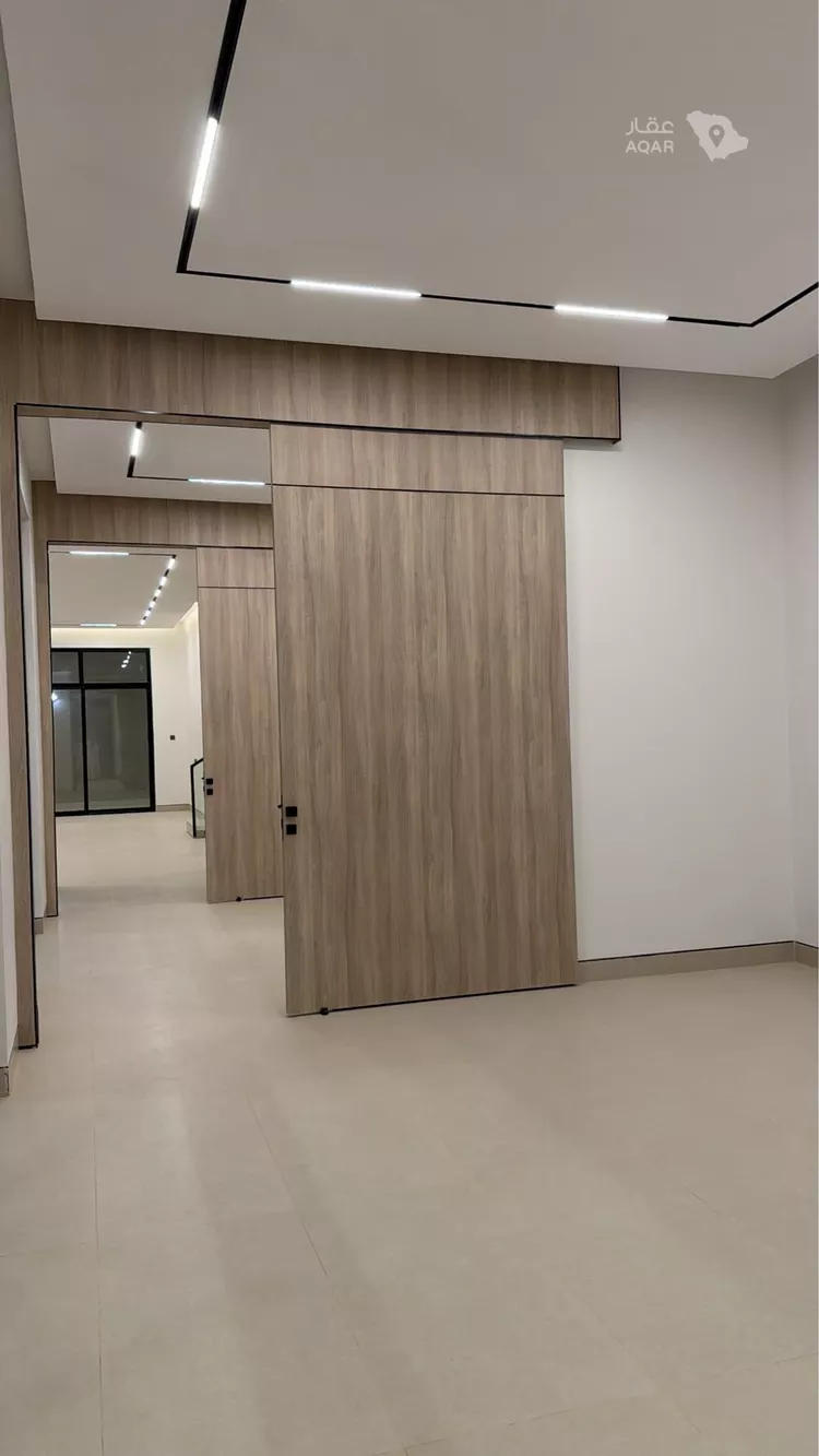 Floor for Sale in Riyadh Al Janadriyah 8