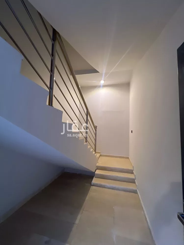 Floor for Sale in Riyadh Al Qadisiyah صورة 3