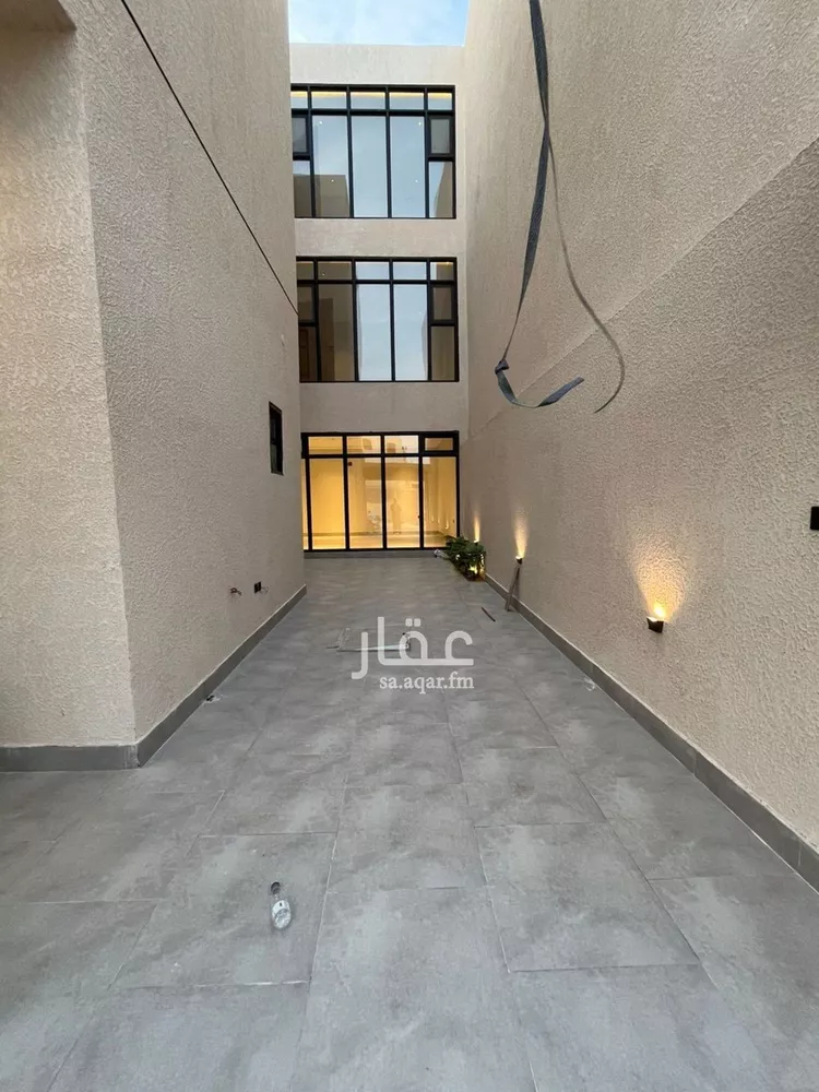فيلا للبيع في شارع أحمد بن الحسن الأنصاري, حي المهدية, مدينة الرياض, منطقة الرياض صورة 4