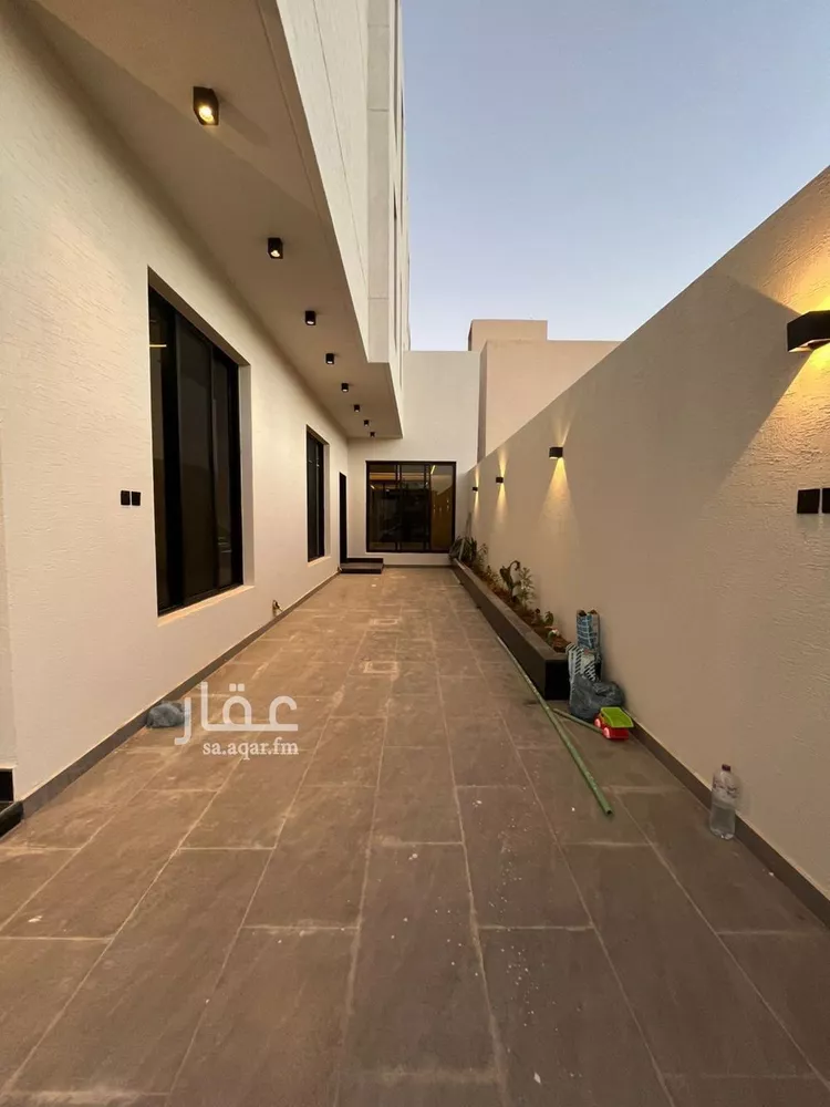 فيلا للبيع في شارع أبي الشيخ الأصبهاني, حي المهدية, مدينة الرياض, منطقة الرياض 11