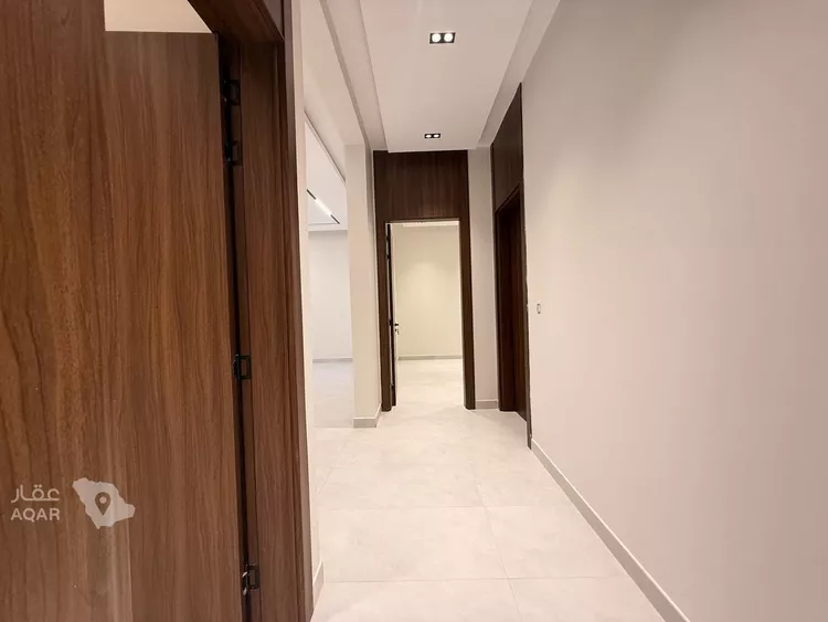 Floor for Sale in Riyadh Al Khaleej 7