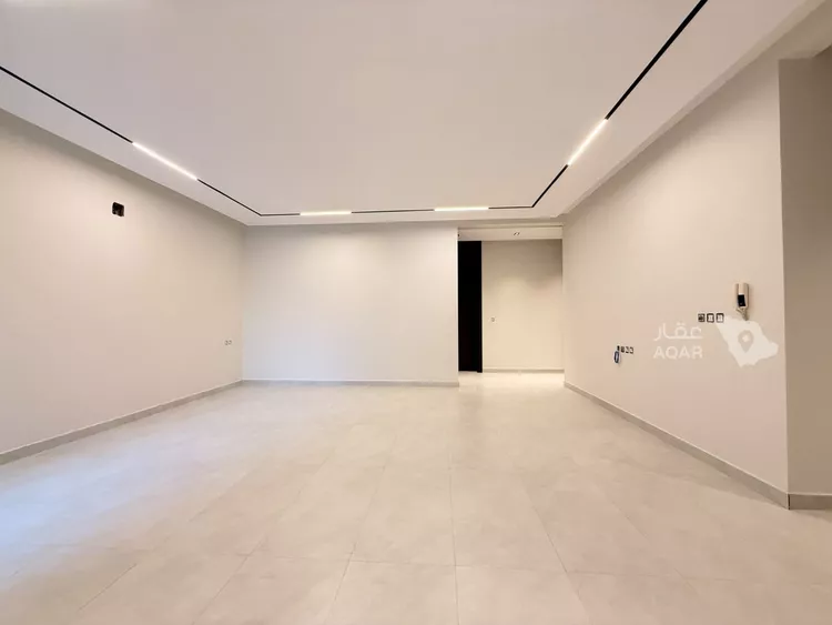 Floor for Sale in Riyadh Al Khaleej 9