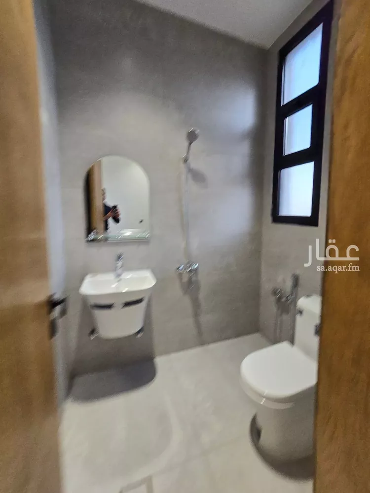 Floor for Sale in Riyadh Al Janadriyah 9