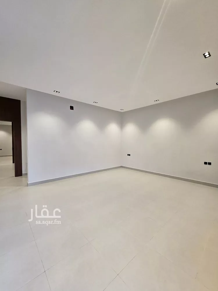 دور للبيع في شارع الظفير, حي الخليج, مدينة الرياض, منطقة الرياض صورة 3